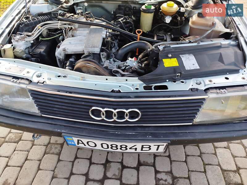 Седан Audi 100 1989 в Мукачево