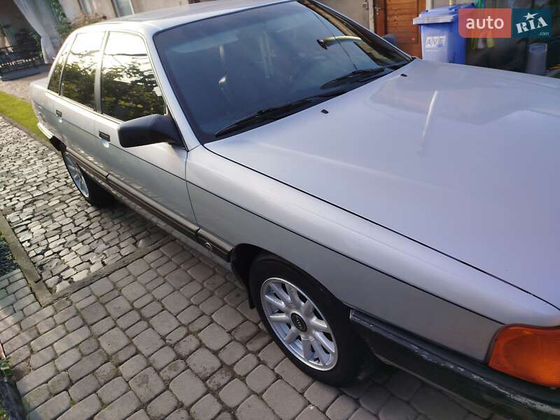 Седан Audi 100 1989 в Мукачево