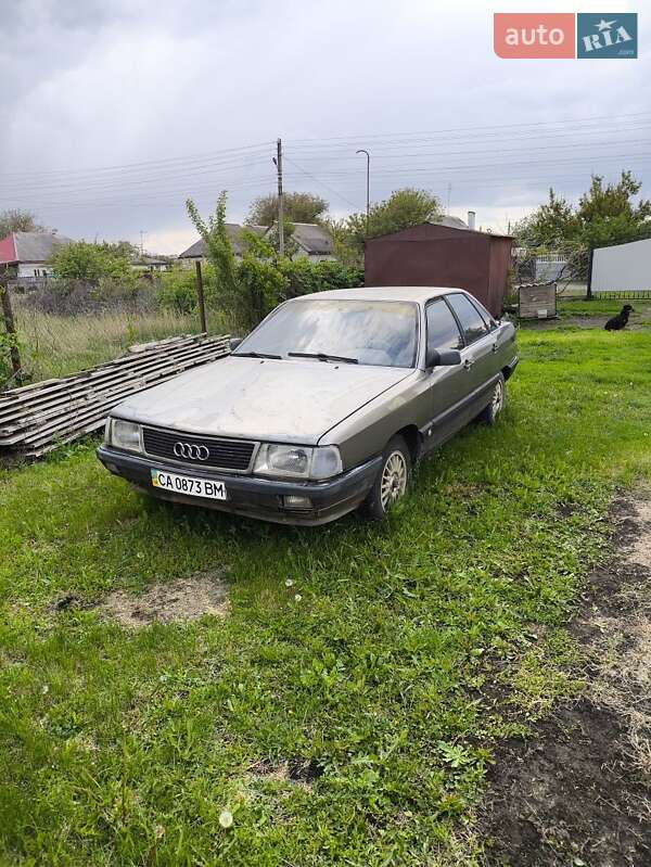 Седан Audi 100 1987 в Смеле