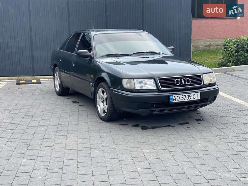 Седан Audi 100 1993 в Великому Березному