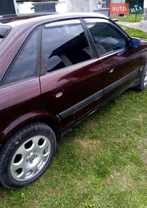 Седан Audi 100 1991 в Кельменцях