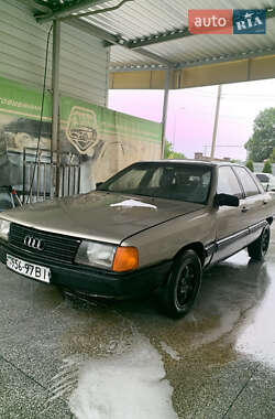 Седан Audi 100 1988 в Томашполі