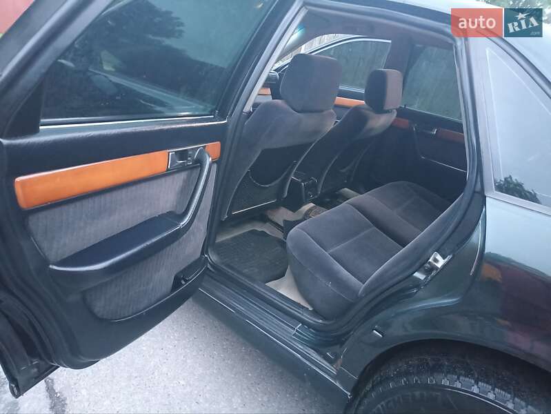 Седан Audi 100 1992 в Немирові