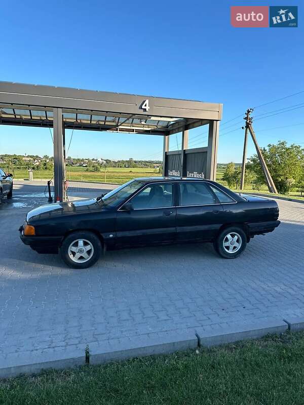 Седан Audi 100 1989 в Шумську