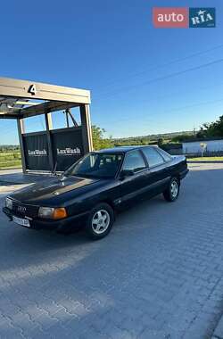 Седан Audi 100 1989 в Шумске