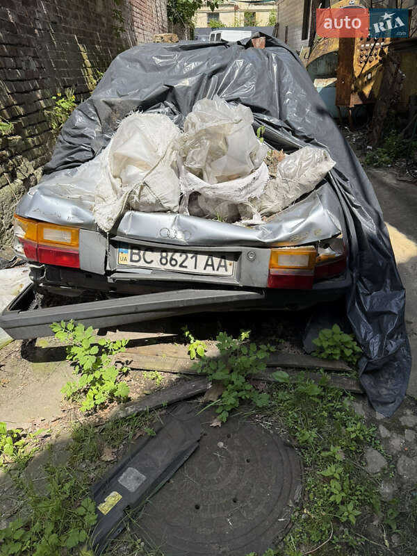 Седан Audi 100 1988 в Львові