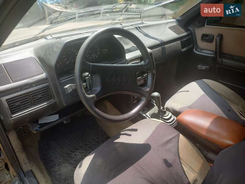 Седан Audi 100 1983 в Великом Березном