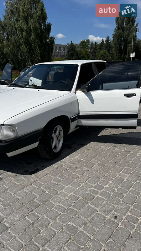 Седан Audi 100 1988 в Любомле