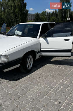 Седан Audi 100 1988 в 