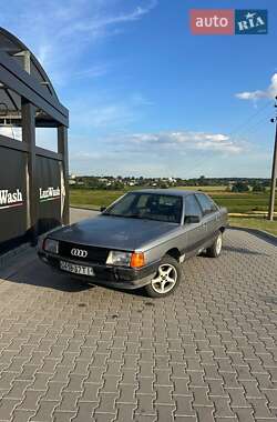 Седан Audi 100 1988 в Шумске