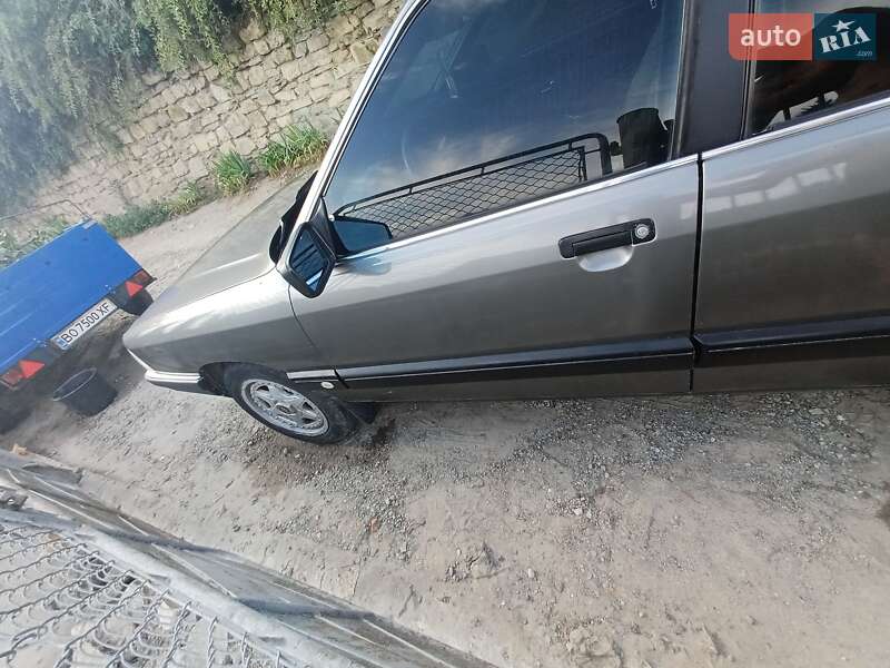 Седан Audi 100 1988 в Борщеве