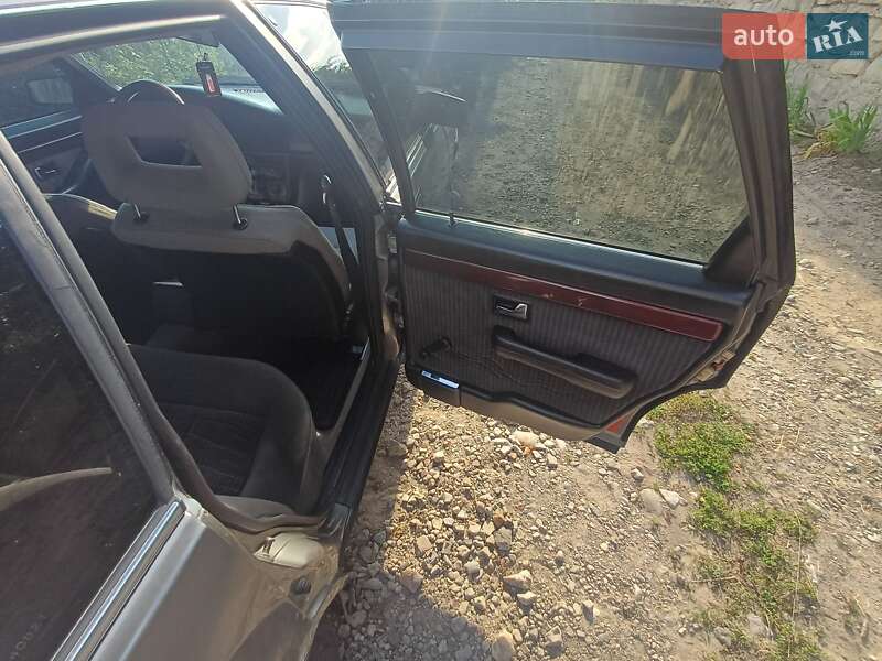 Седан Audi 100 1988 в Борщеве