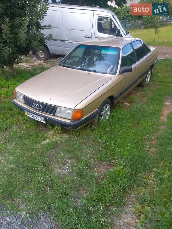 Audi 100