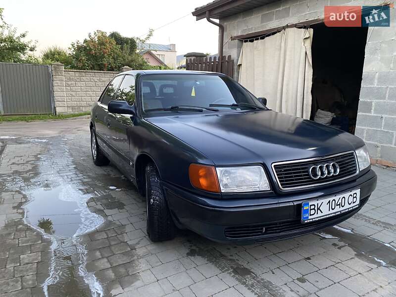 Седан Audi 100 1992 в Ровно