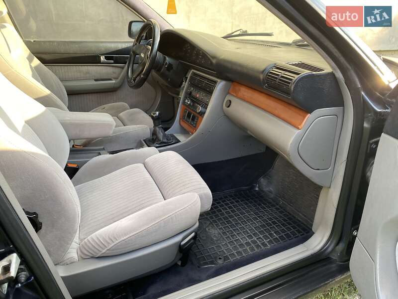 Седан Audi 100 1992 в Ровно