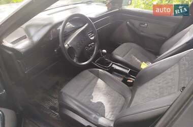 Седан Audi 100 1989 в 