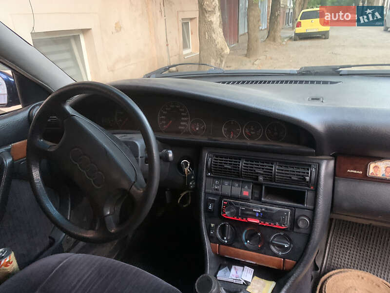 Седан Audi 100 1992 в Черновцах