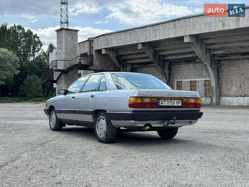 Седан Audi 100 1984 в Ивано-Франковске