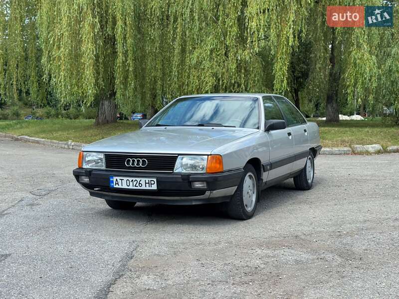 Седан Audi 100 1984 в Ивано-Франковске