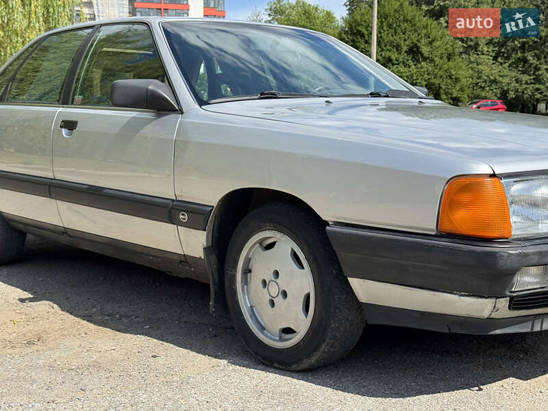Седан Audi 100 1984 в Ивано-Франковске