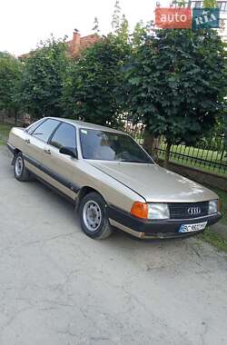 Седан Audi 100 1985 в Трускавці