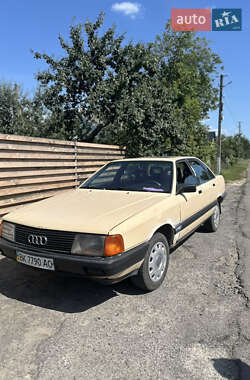 Седан Audi 100 1988 в Костополе