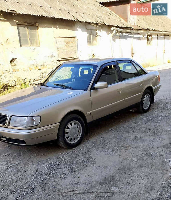 Седан Audi 100 1992 в Чорткові