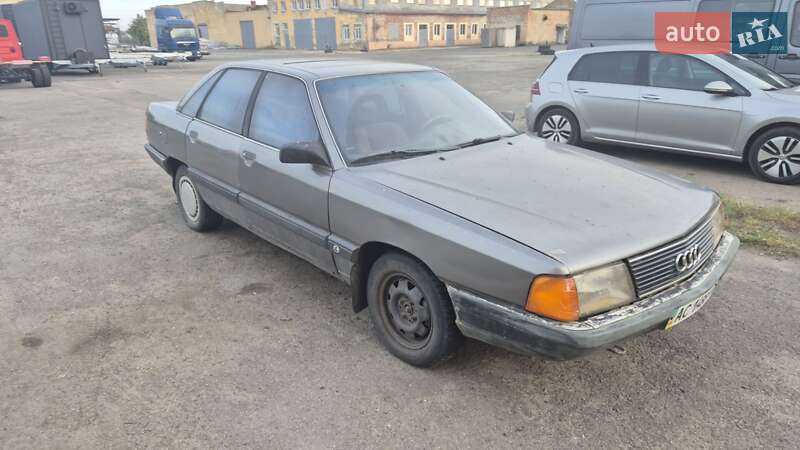 Седан Audi 100 1988 в 