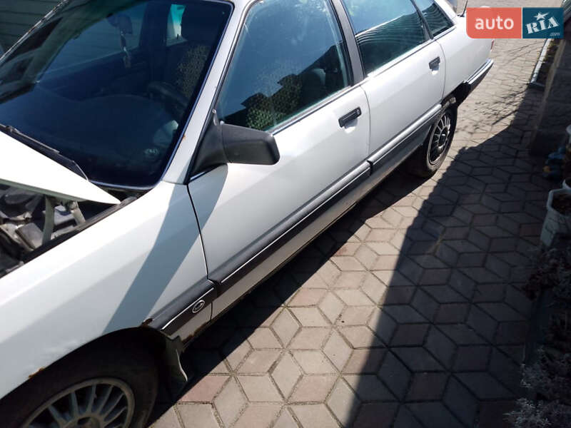 Седан Audi 100 1988 в  фото Седан Audi 100 1988 в
