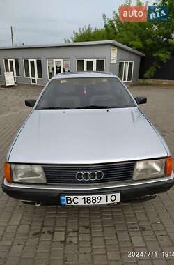 Седан Audi 100 1984 в Львові