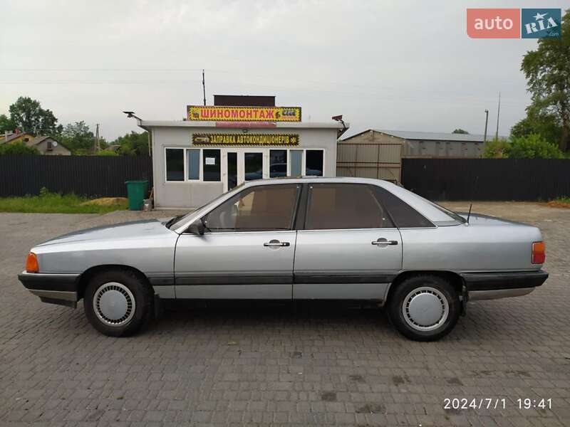 Седан Audi 100 1984 в Львове