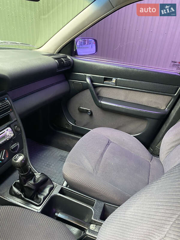 Седан Audi 100 1992 в Неполоковцах