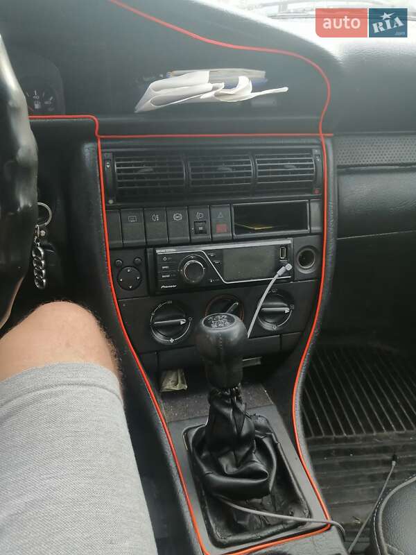 Седан Audi 100 1991 в Тростянце