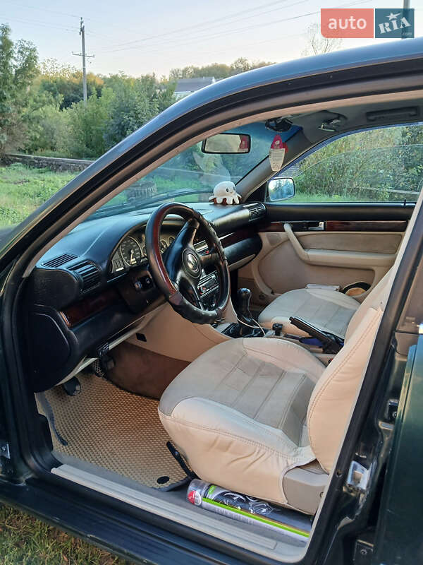 Седан Audi 100 1993 в Кельменцах