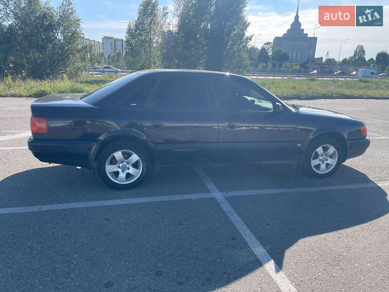 Седан Audi 100 1993 в Киеве