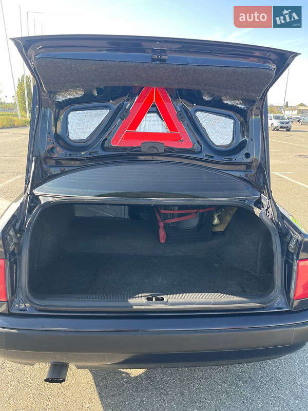 Седан Audi 100 1993 в Киеве