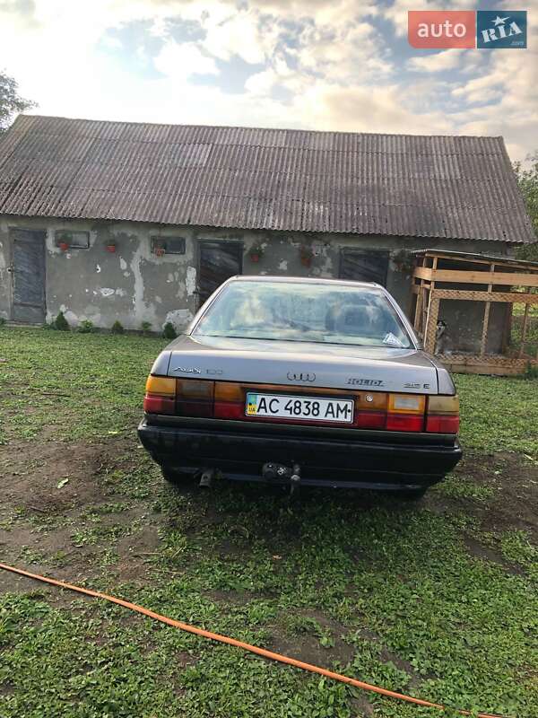 Седан Audi 100 1988 в Турийске