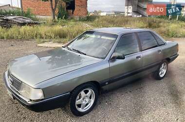 Седан Audi 100 1990 в Виноградові