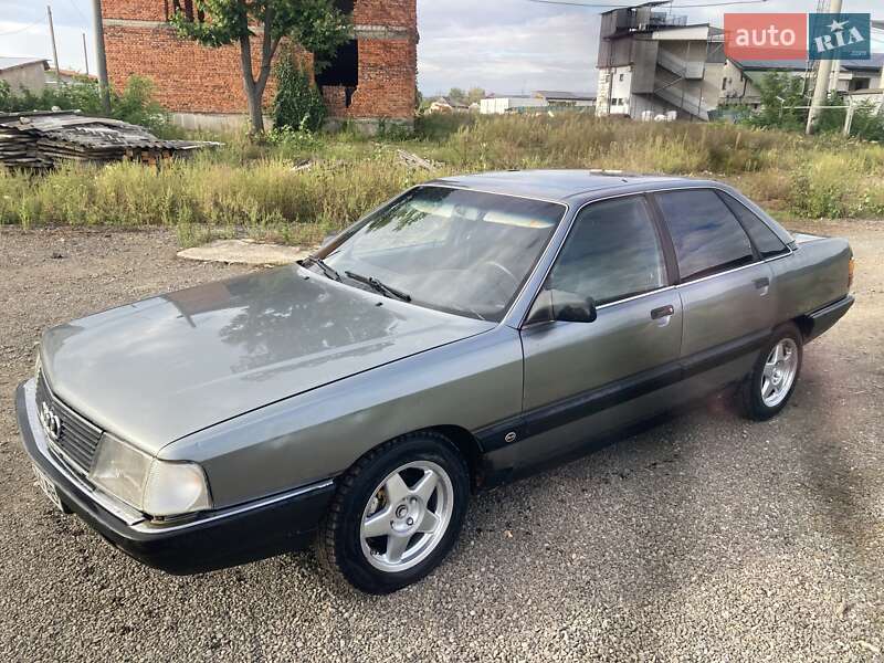 Седан Audi 100 1990 в 