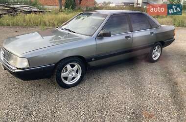 Седан Audi 100 1990 в 