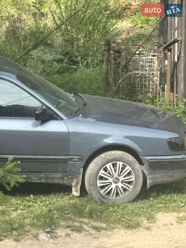 Седан Audi 100 1992 в Яремче