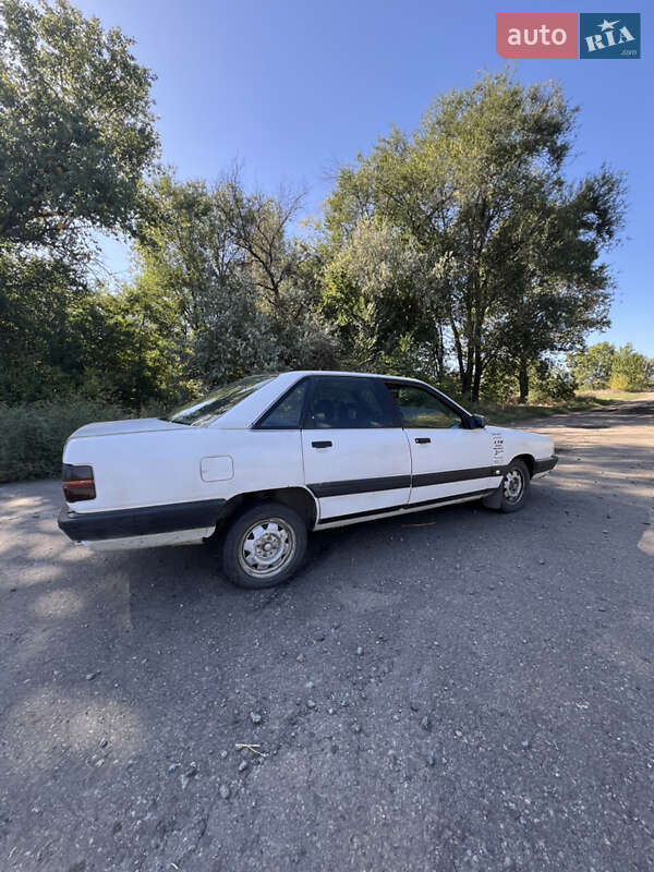 Седан Audi 100 1986 в Пещанке
