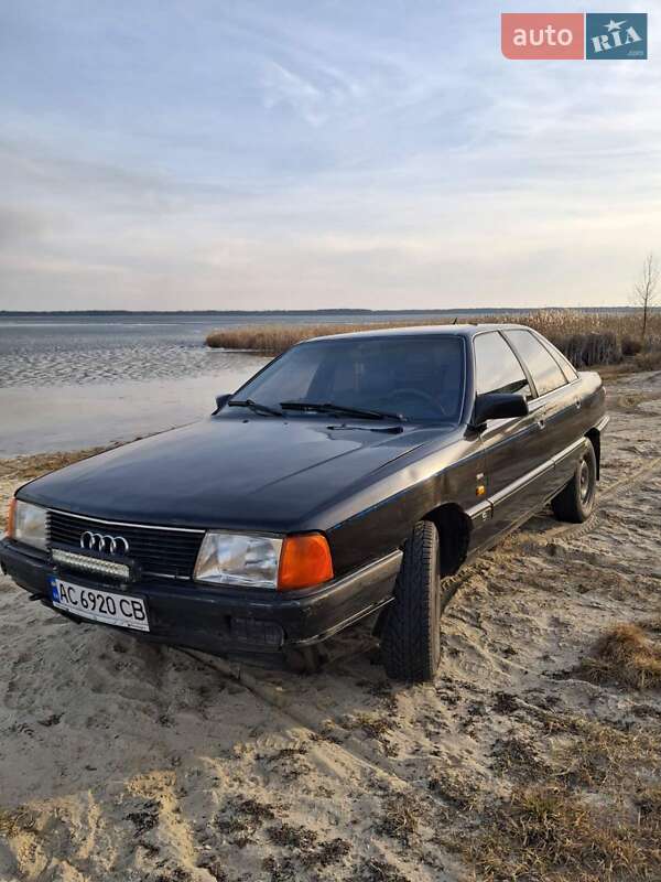 Седан Audi 100 1988 в Шацке