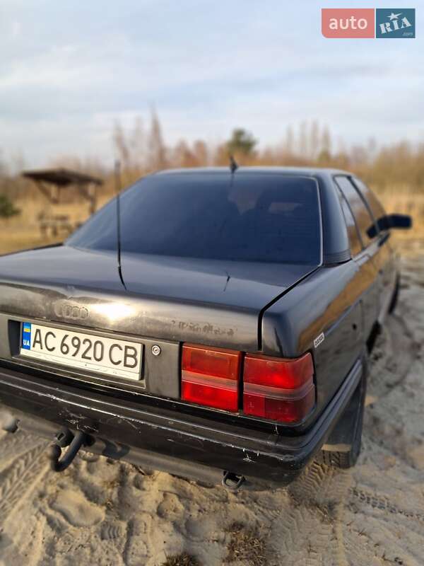 Седан Audi 100 1988 в Шацке