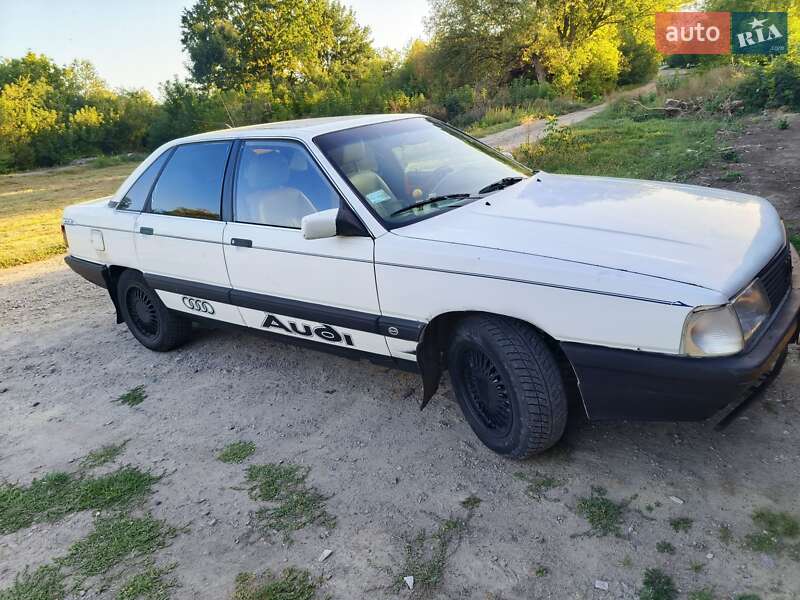 Седан Audi 100 1990 в 