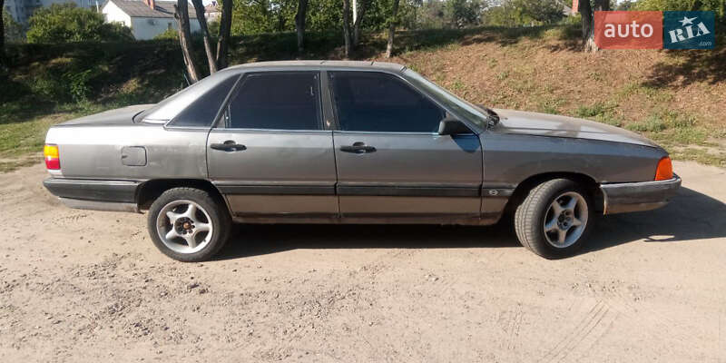 Седан Audi 100 1986 в Кременчуге