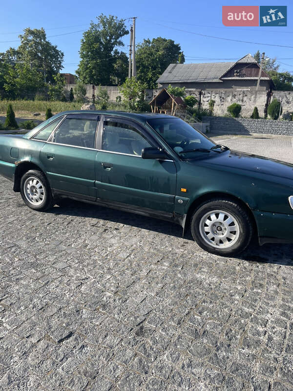 Седан Audi 100 1993 в Кельменцах