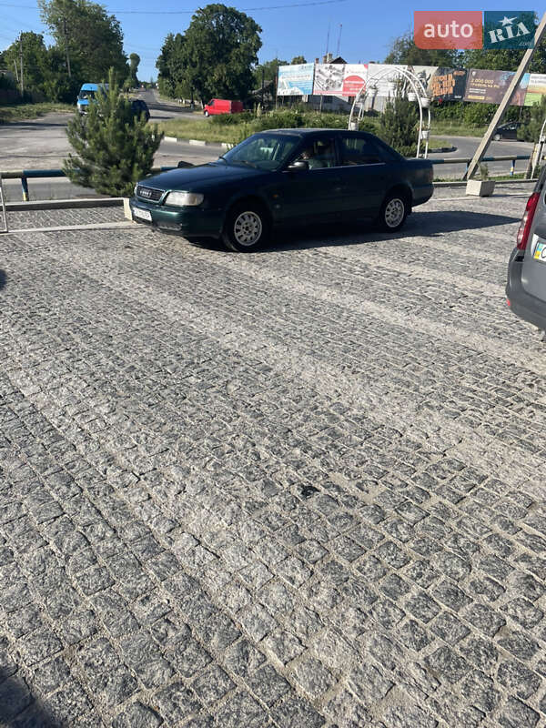 Седан Audi 100 1993 в Кельменцах