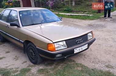 Седан Audi 100 1987 в Самборе