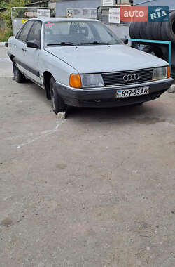 Седан Audi 100 1985 в Днепре